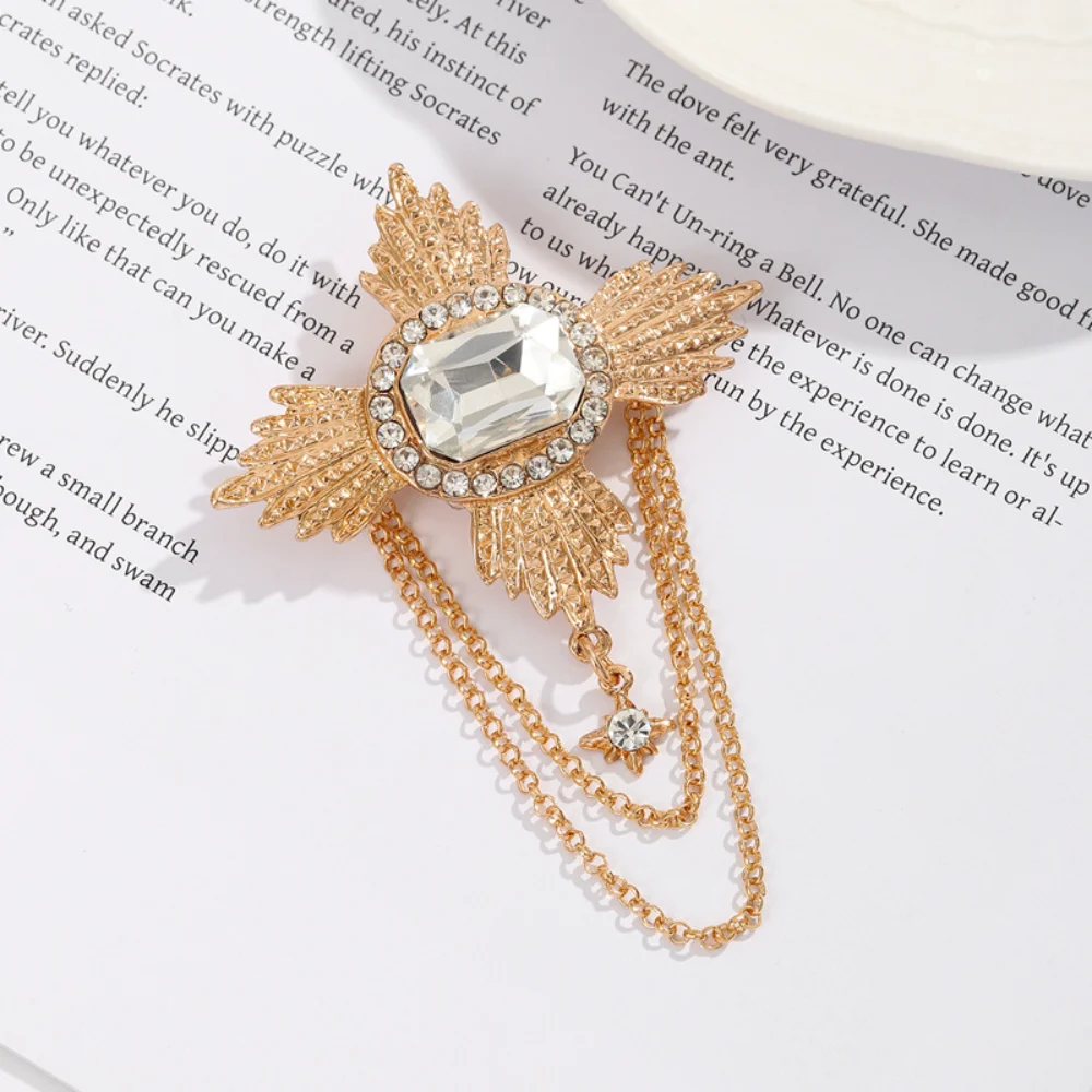 Vintage Gold Wing Brooch with Crystal Star 5 Vintage Gold Wing Brooch with Crystal Star - Image 5