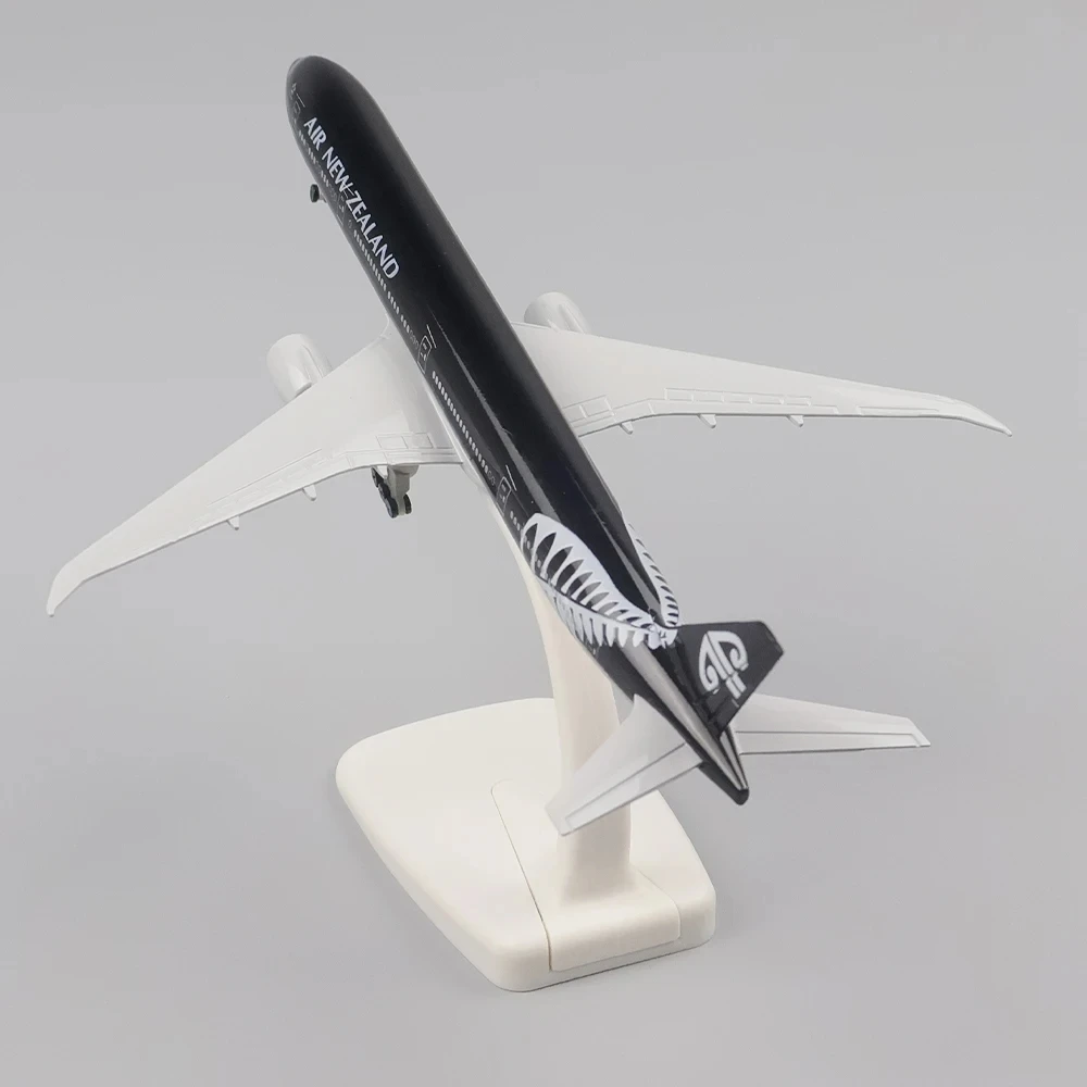 Boeing 777 Air New Zealand Model 1:400 Scale 3 Boeing 777 Air New Zealand Model 1:400 Scale - Image 3