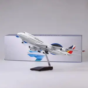 Boeing B747 1:150 Scale Resin Model with LED Light 7 S251afd3309df41b89e9d595dd310a672s