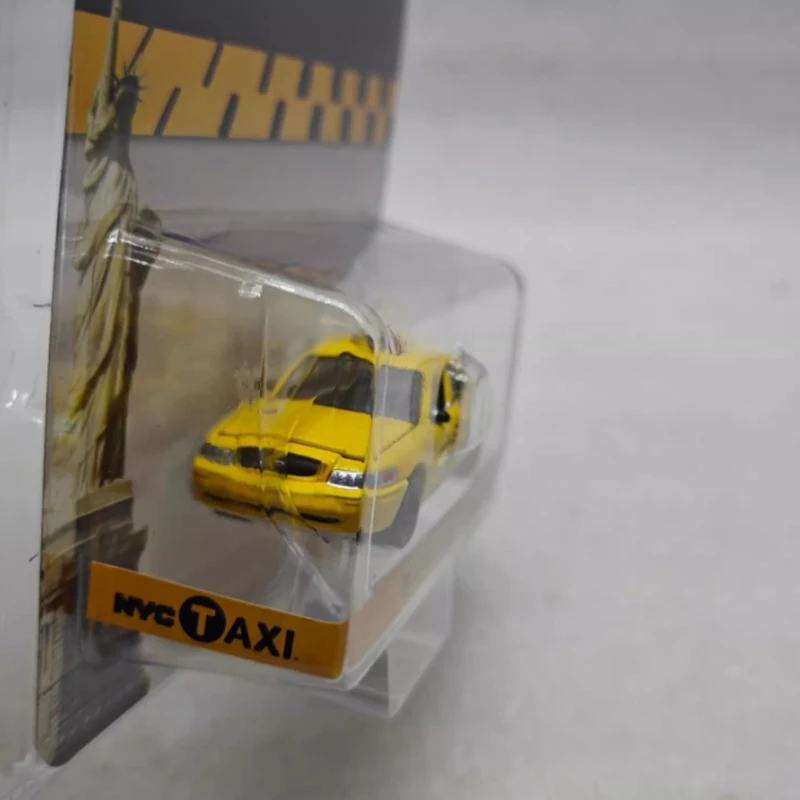 Vibrant NYC Taxi Diecast Model 1/64 2 Vibrant NYC Taxi Diecast Model 1/64 - Image 2