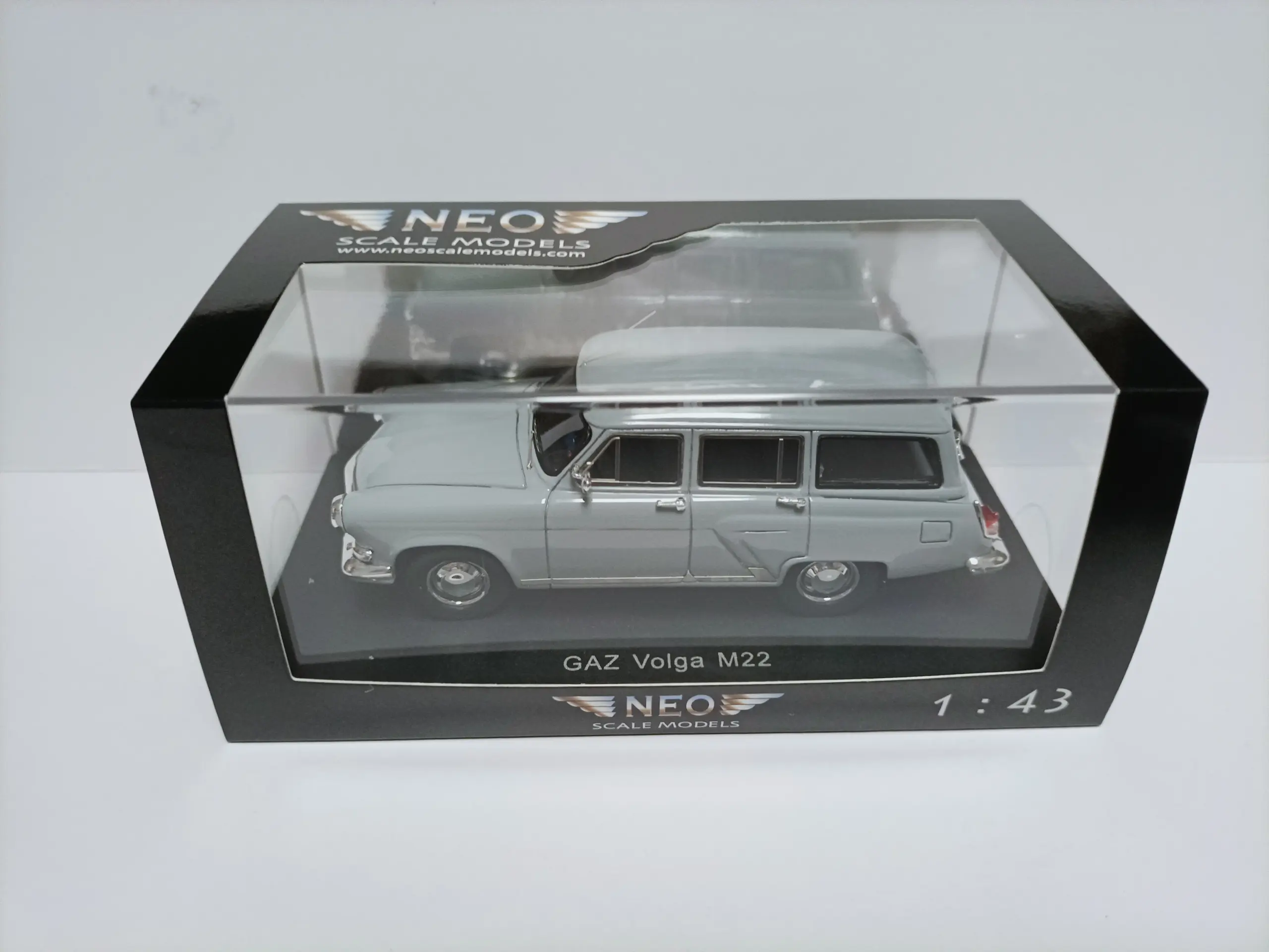 Soviet Gaz M22 Volga Wagon 1:43 Diecast Model 5 Soviet Gaz M22 Volga Wagon 1:43 Diecast Model - Image 5