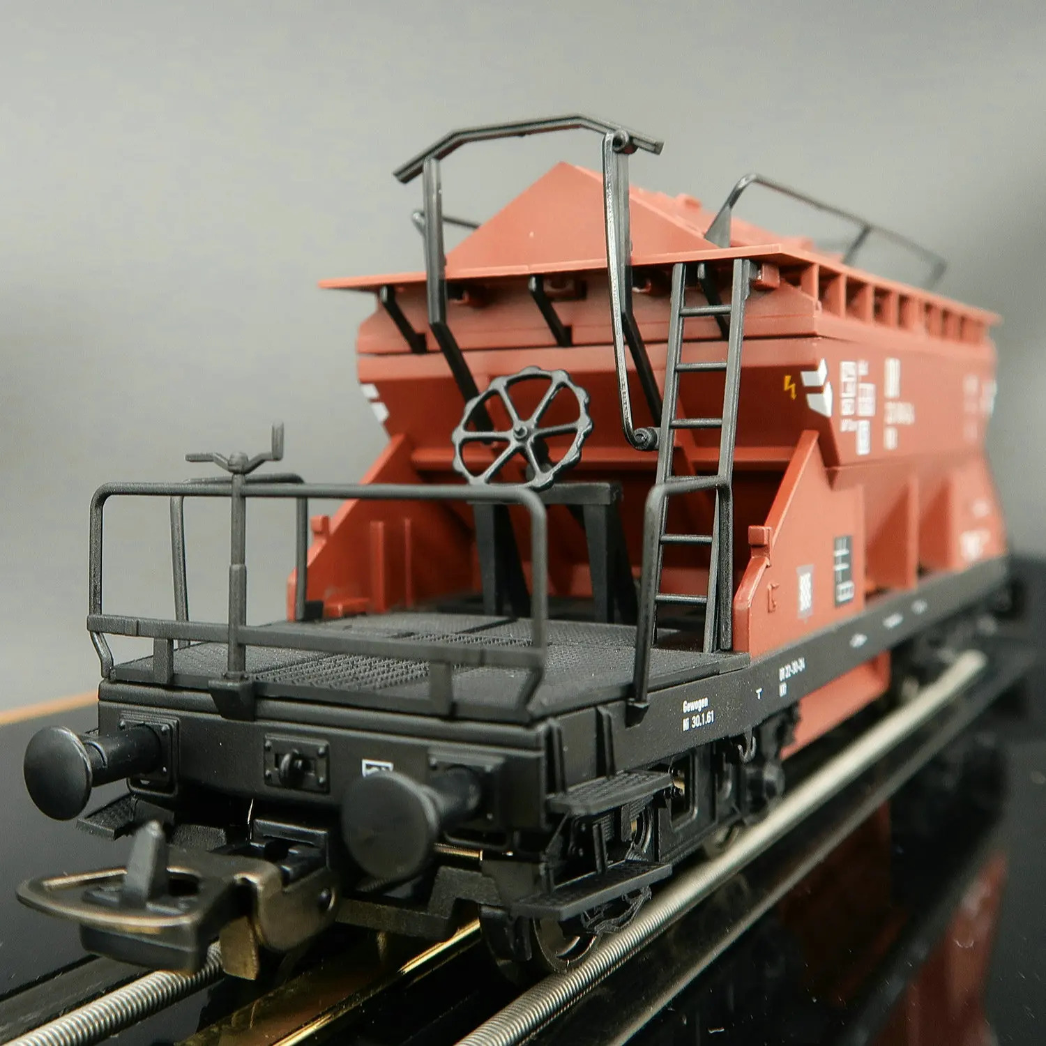 HO Scale Grain Car Model 54320 with Realistic Detailing 2 HO Scale Grain Car Model 54320 with Realistic Detailing - Image 2