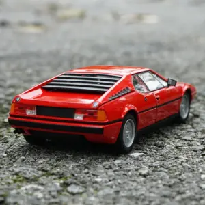 WELLY 1:24 BMW M1 Classic Diecast Model 8 S258a6fe08dfb49278c1cb13fc0367982L