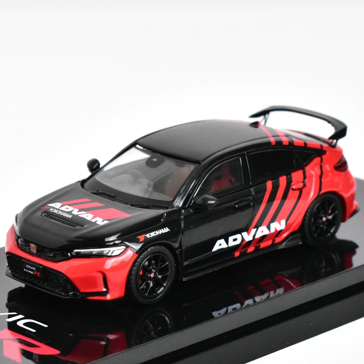 Red 1:64 Honda Civic FL5 Diecast Model 3 Red 1:64 Honda Civic FL5 Diecast Model - Image 3