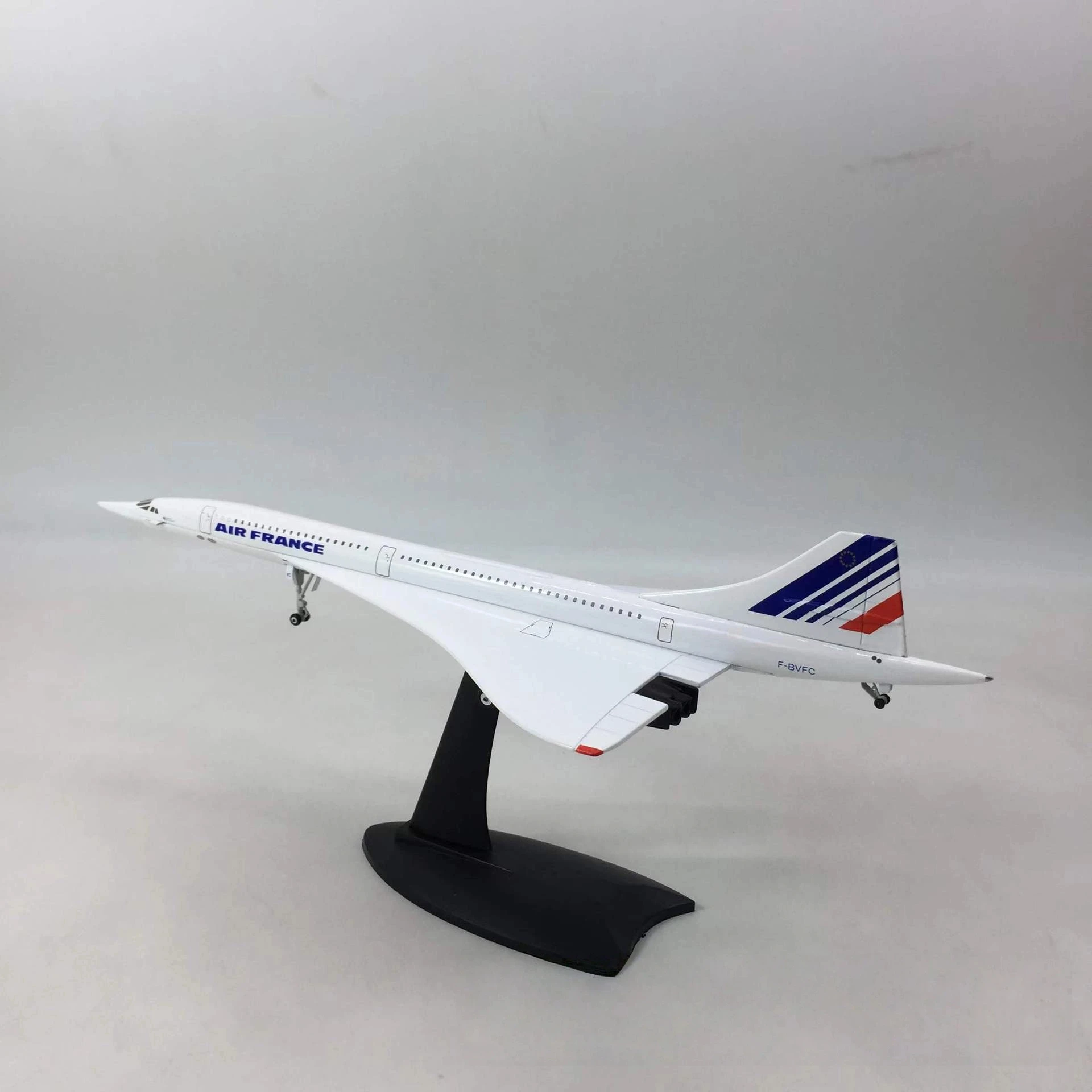 1:200 Concorde Airplane Model Display 4 1:200 Concorde Airplane Model Display - Image 4