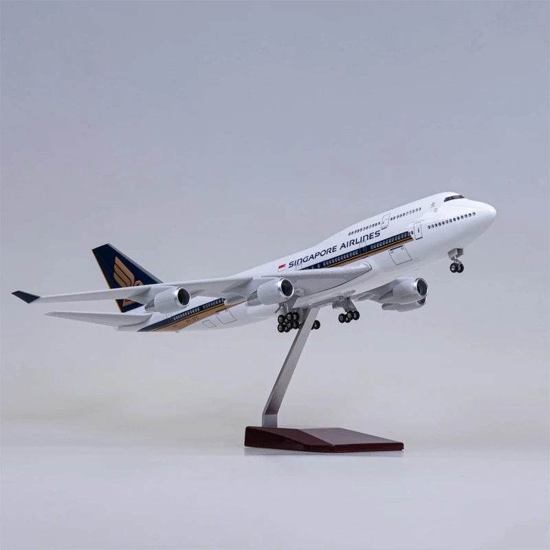 Singapore Airlines Boeing 747 Model 47cm with LED Options 7 Singapore Airlines Boeing 747 Model 47cm with LED Options - Image 7