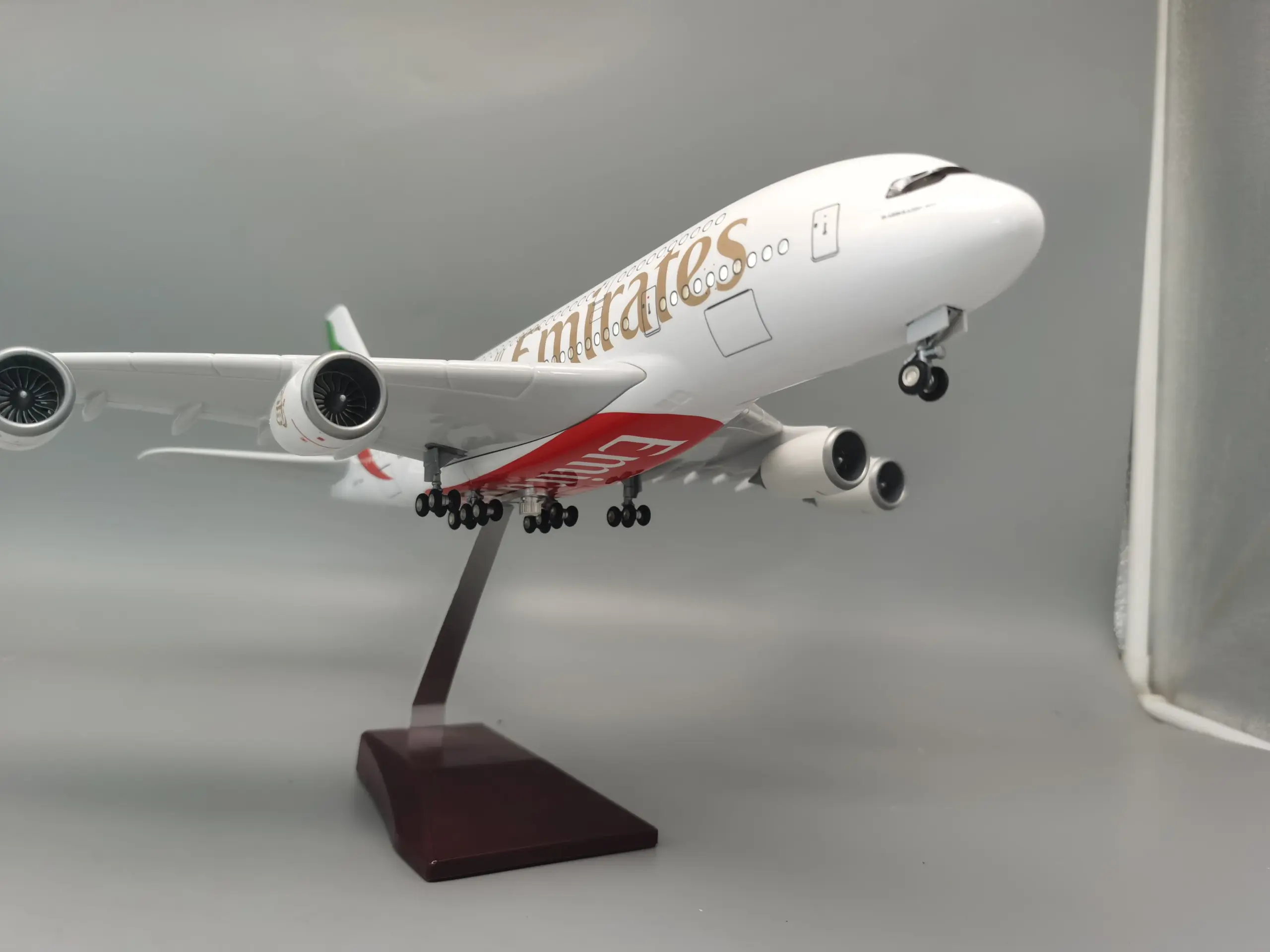 Emirates A380 Model Aircraft Replica 4 Emirates A380 Model Aircraft Replica - Image 4