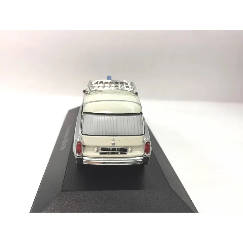 Vintage Citroën ID 19 Ambulance Diecast Model 1:43 5 Vintage Citroën ID 19 Ambulance Diecast Model 1:43 - Image 5