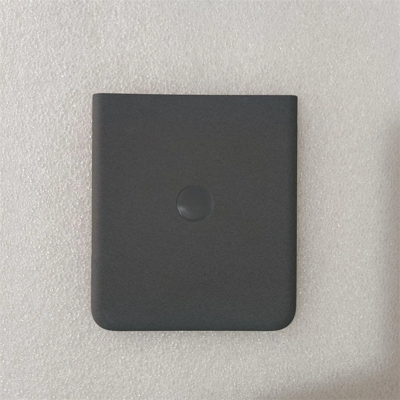 Motorola Razr 50 XT2453-1 Back Panel in Black or Orange 4 Motorola Razr 50 XT2453-1 Back Panel in Black or Orange - Image 4