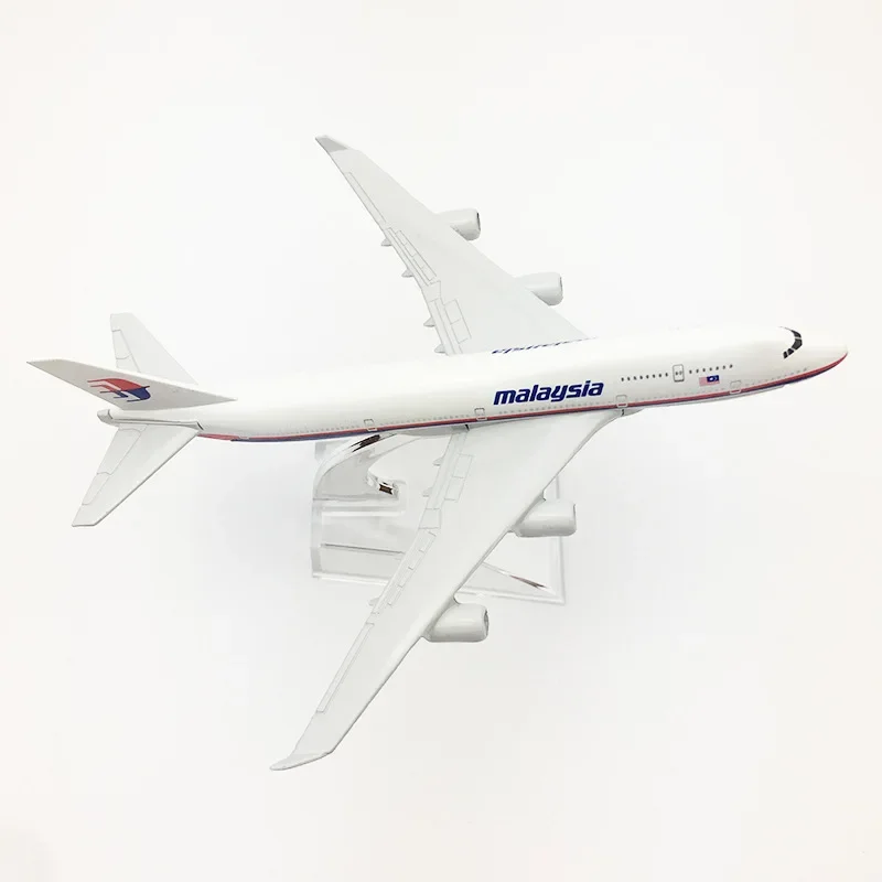 Malaysia Airlines Boeing 747 Miniature Model 1/400 4 Malaysia Airlines Boeing 747 Miniature Model 1/400 - Image 4