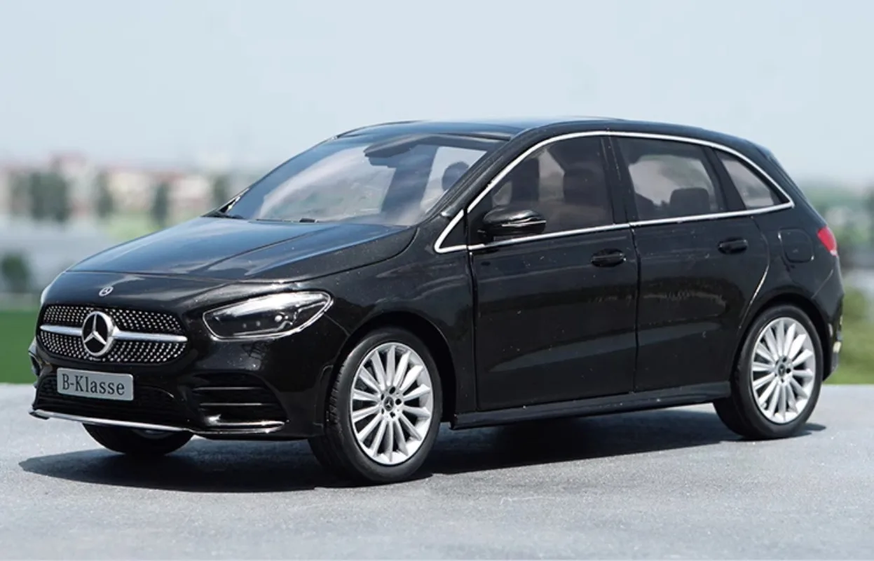 Mercedes-Benz B-Class MPV 1:18 Diecast Model in Silver or Black 2 Mercedes-Benz B-Class MPV 1:18 Diecast Model in Silver or Black - Image 2