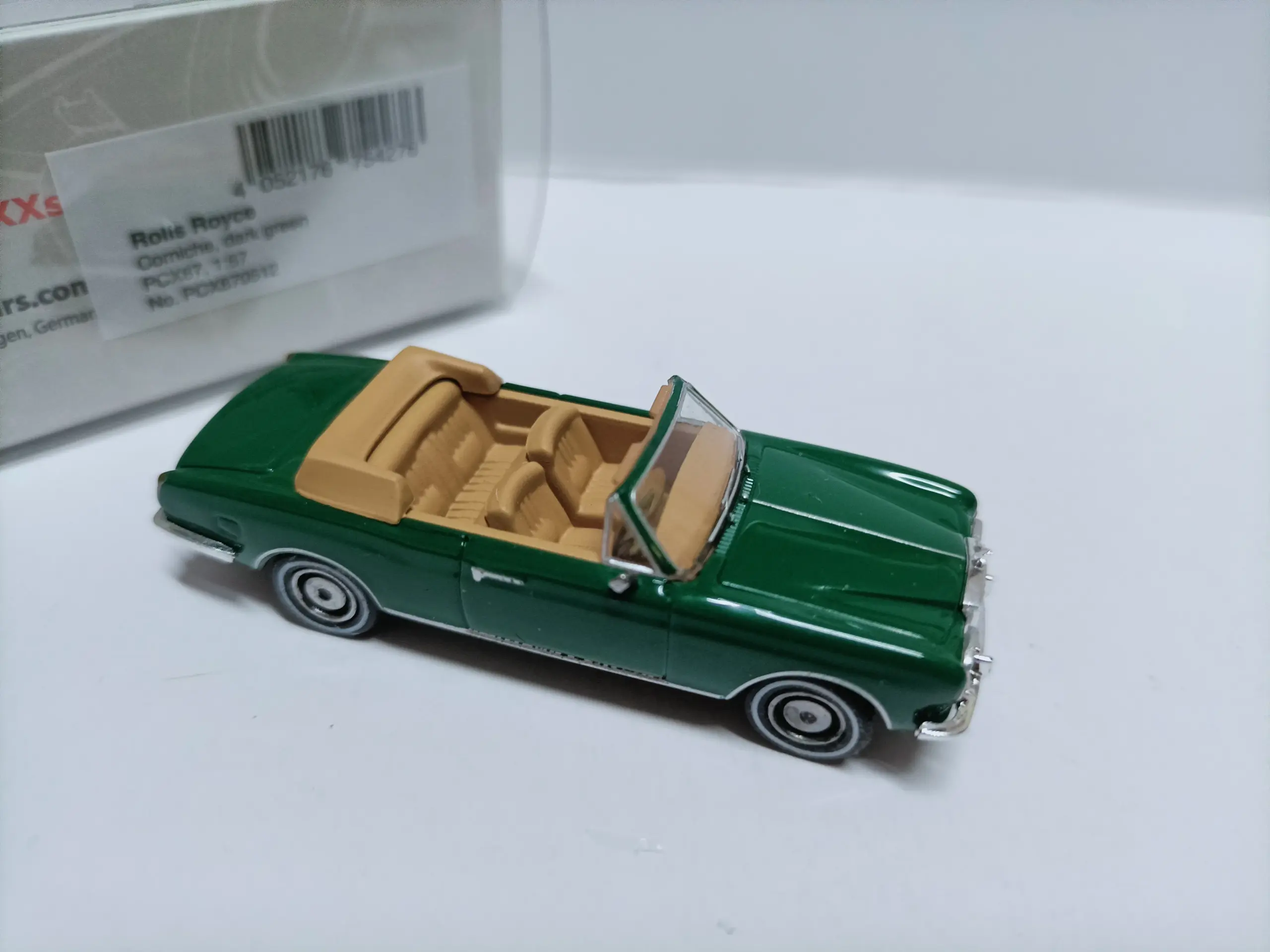 Green Rolls-Royce Convertible Diecast Model 1:87 Scale 4 Green Rolls-Royce Convertible Diecast Model 1:87 Scale - Image 4