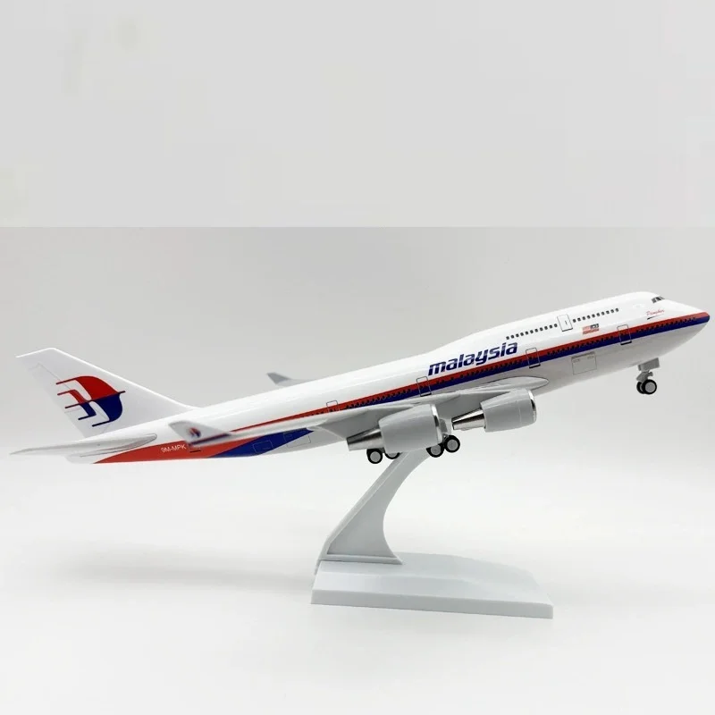 Malaysia Airlines B747 Scale Model 30cm 4 Malaysia Airlines B747 Scale Model 30cm - Image 4