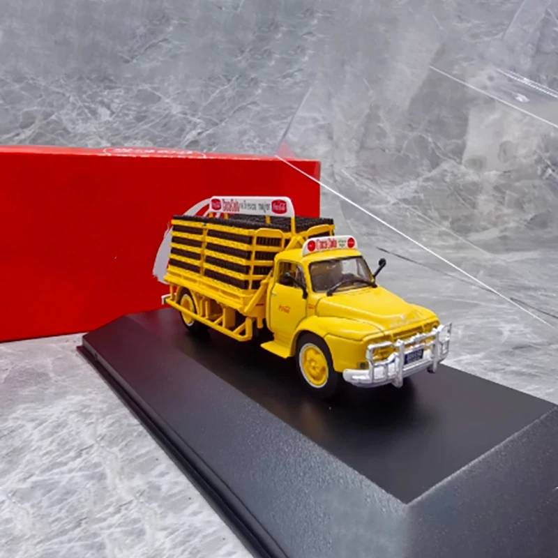 Vintage 1964 Bedford J6 Diecast Model 4 Vintage 1964 Bedford J6 Diecast Model - Image 4