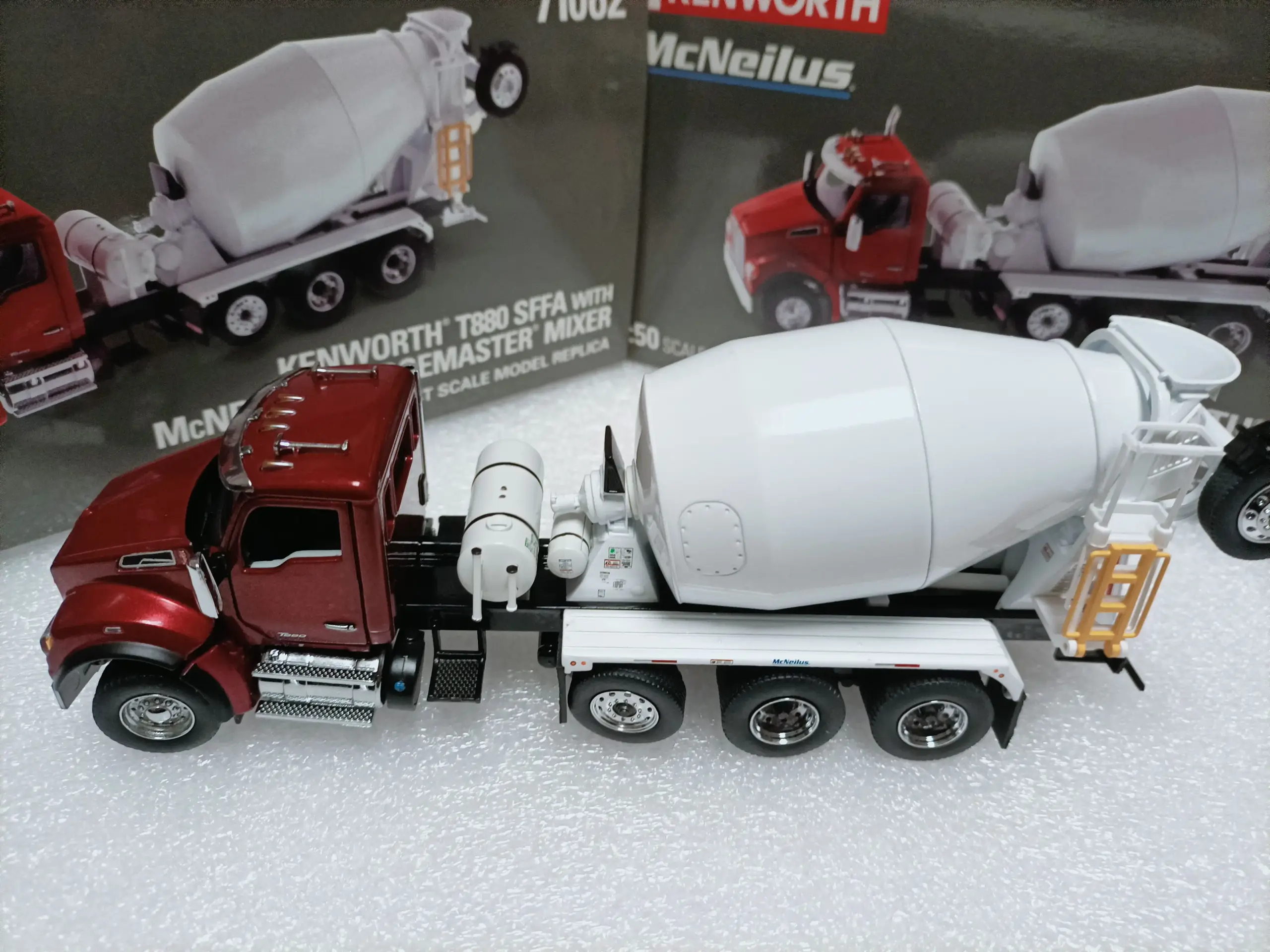 Kenworth T880 Sffa Mixer Model 1:50 Scale 2 Kenworth T880 Sffa Mixer Model 1:50 Scale - Image 2