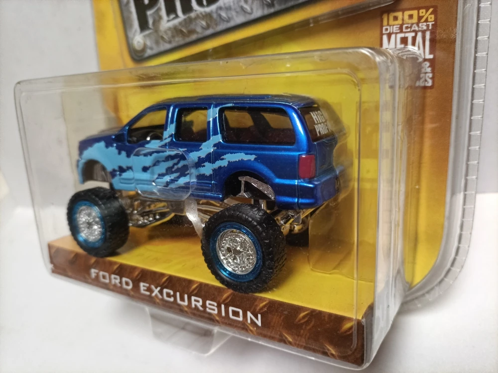 Diecast Blue Ford Excursion 4x4 Model 1:64 2 Diecast Blue Ford Excursion 4x4 Model 1:64 - Image 2