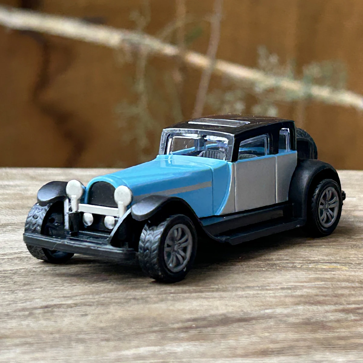 Vintage Blue 1:43 Alloy Diecast Car Replica 4 Vintage Blue 1:43 Alloy Diecast Car Replica - Image 4