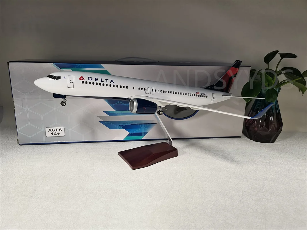 Delta Boeing 737 1:150 Scale Resin Model 3 Delta Boeing 737 1:150 Scale Resin Model - Image 3