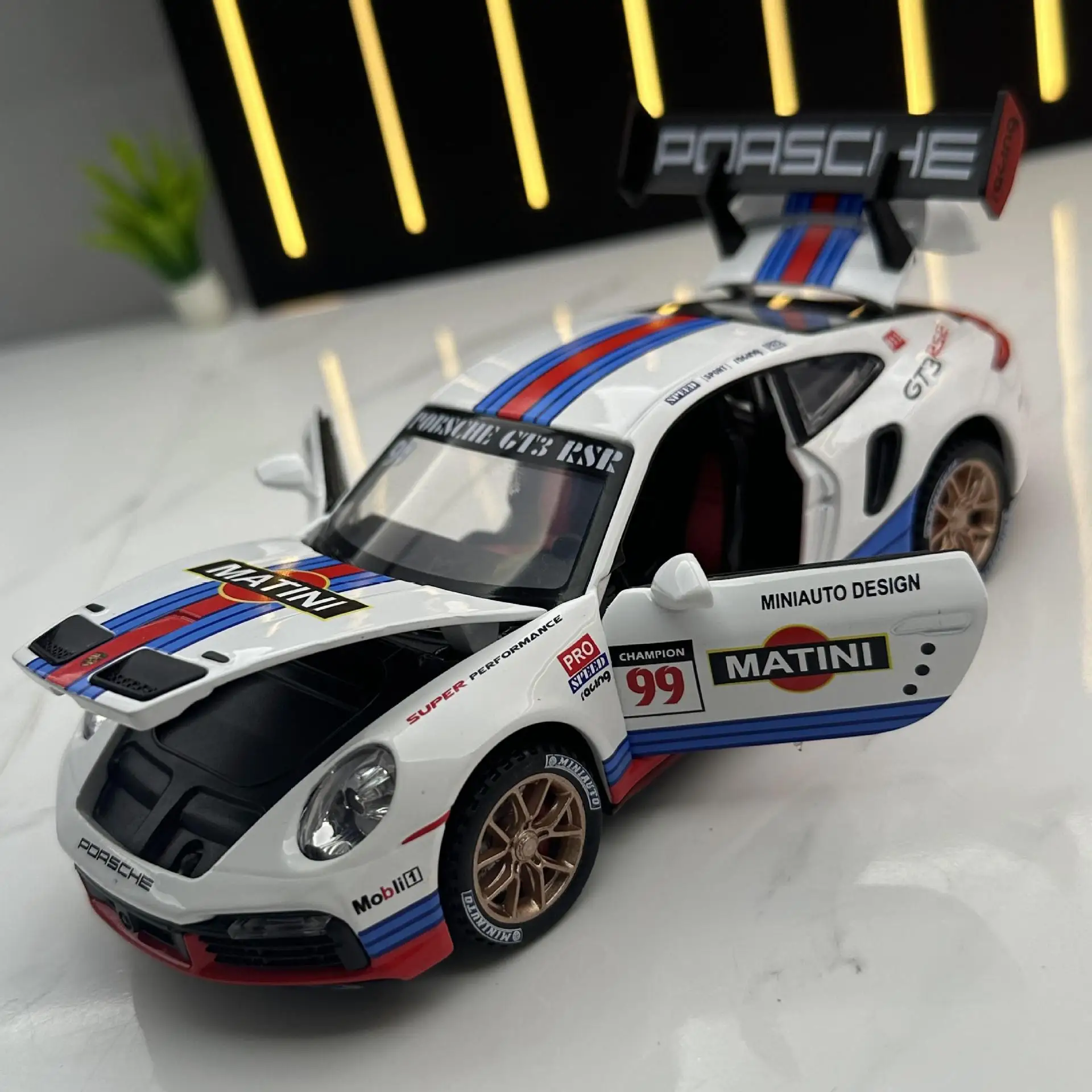 1:32 Scale Porsche 911 GT3 RSR Die-Cast Model 4 1:32 Scale Porsche 911 GT3 RSR Die-Cast Model - Image 4