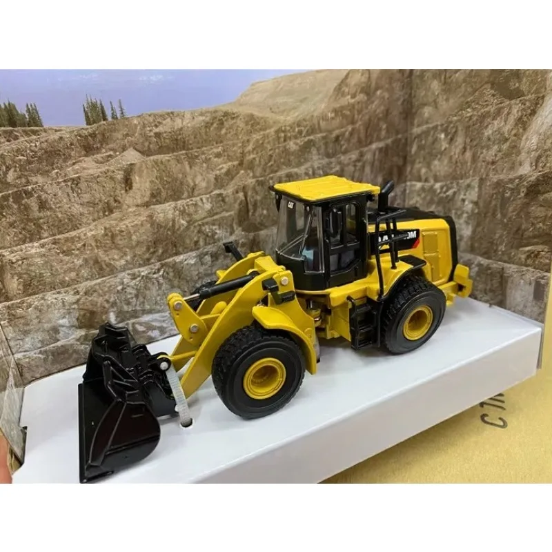 1:64 Scale CAT 950M Loader Model 3 1:64 Scale CAT 950M Loader Model - Image 3