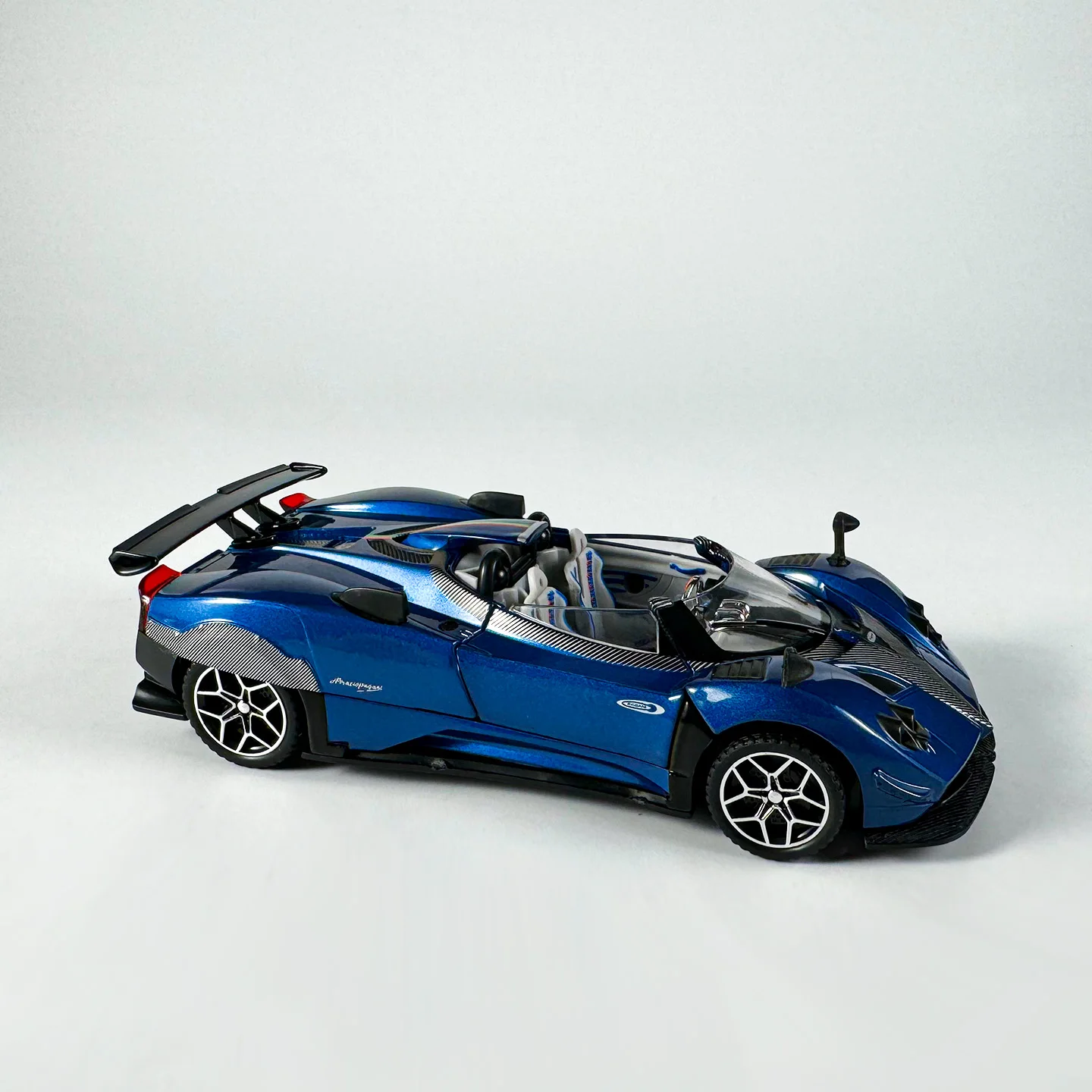 1:32 Alloy Sports Car Model for Collectors 5 1:32 Alloy Sports Car Model for Collectors - Image 5