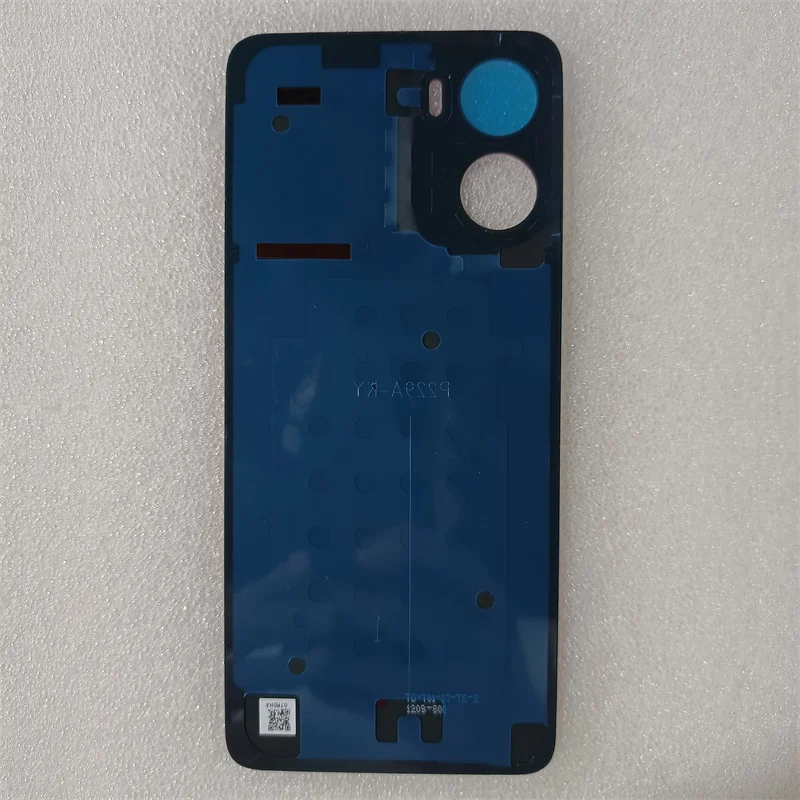 Motorola Moto G05 Replacement Back Cover in Vibrant Colors 2 Motorola Moto G05 Replacement Back Cover in Vibrant Colors - Image 2