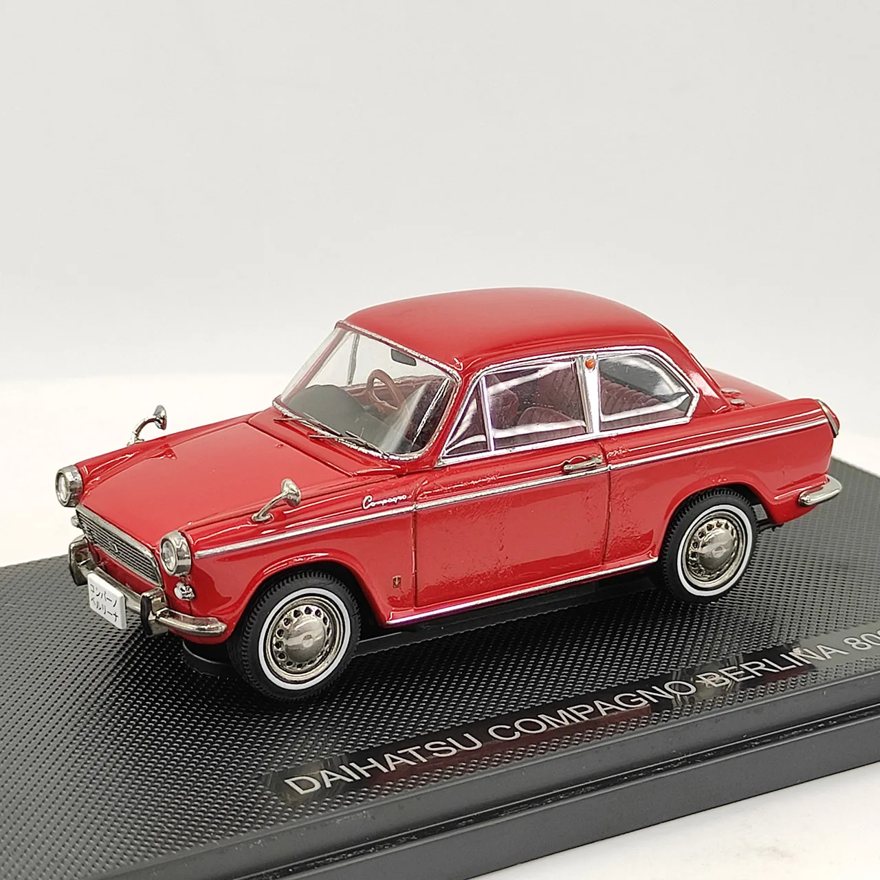 Vintage Daihatsu Compagno Berlina 800 Diecast Model 4 Vintage Daihatsu Compagno Berlina 800 Diecast Model - Image 4