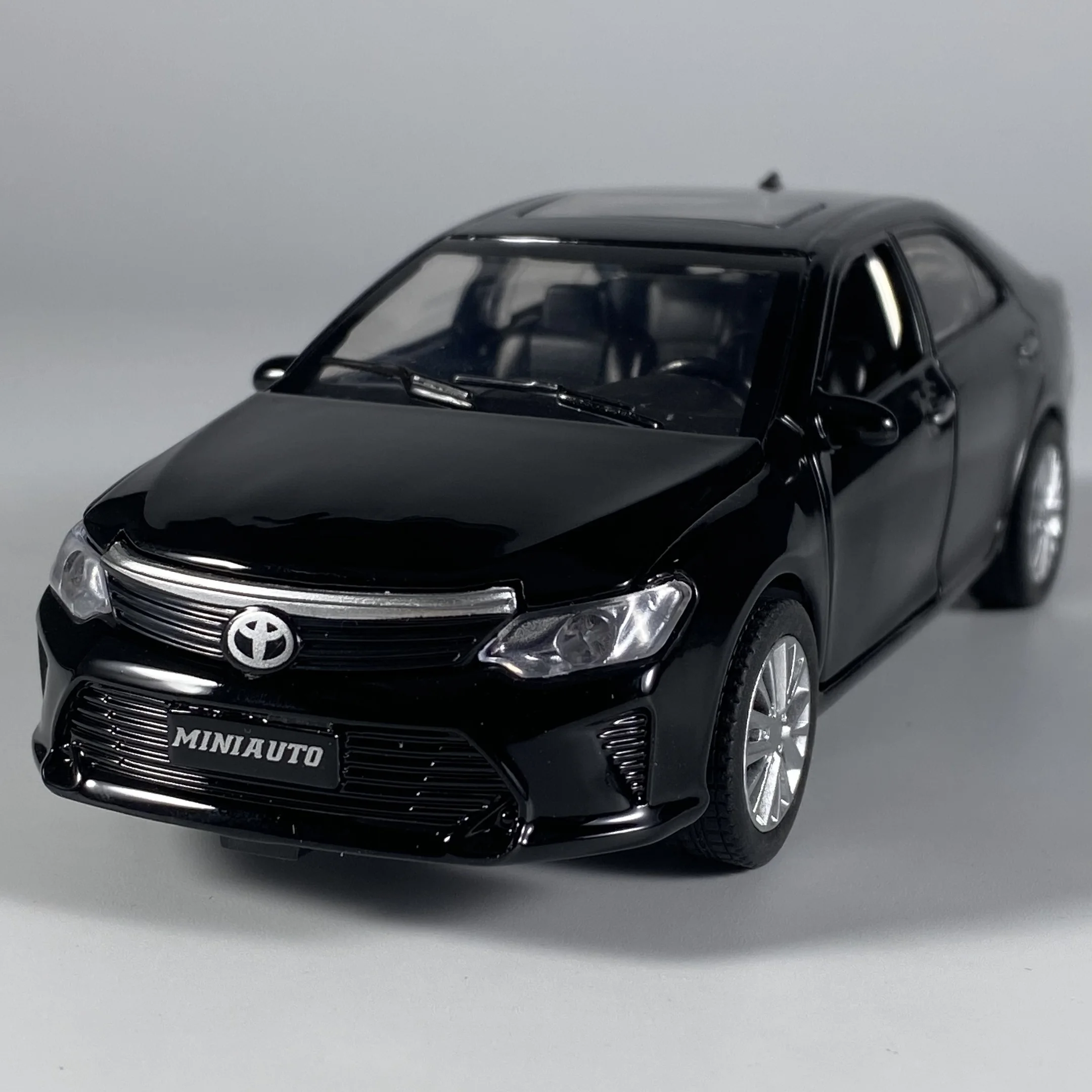 Blue 1/32 Toyota Camry Diecast Model 4 Blue 1/32 Toyota Camry Diecast Model - Image 4