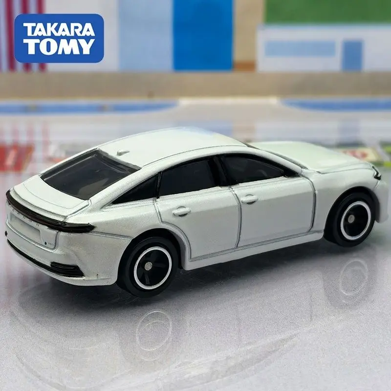 Takara Tomy Toyota Crown Sedan Model No. 62 3 Takara Tomy Toyota Crown Sedan Model No. 62 - Image 3