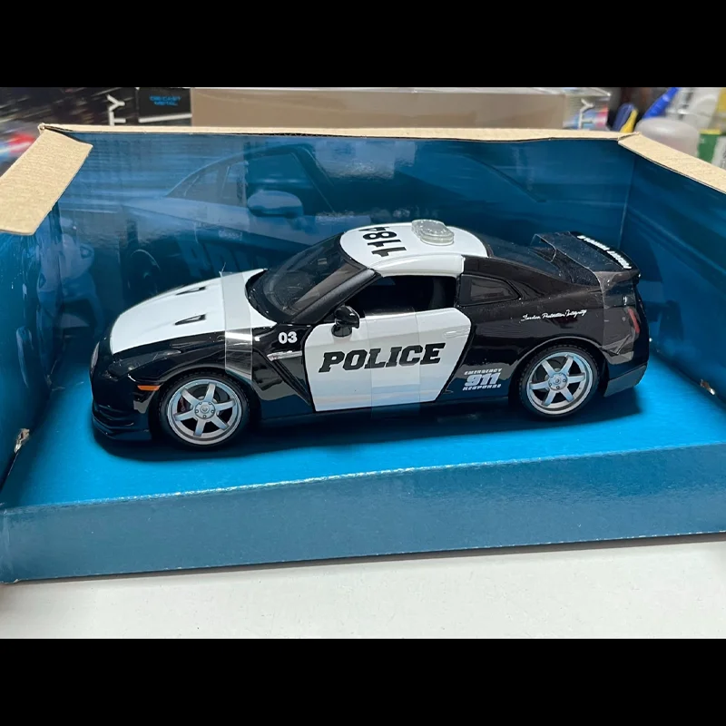 2009 Nissan GTR R35 Police Model 1:24 Diecast Car 3 2009 Nissan GTR R35 Police Model 1:24 Diecast Car - Image 3