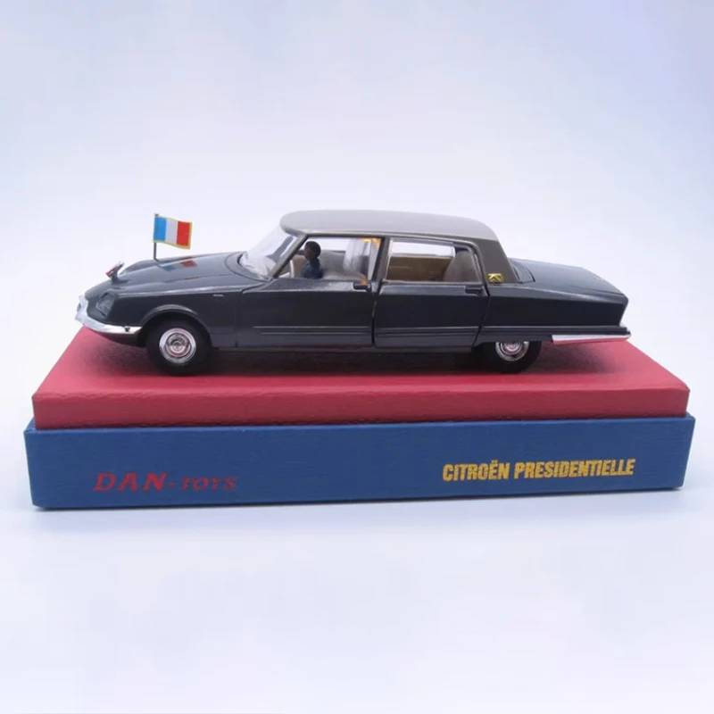 1/43 Scale Citroën DS Presidential Model 2 1/43 Scale Citroën DS Presidential Model - Image 2