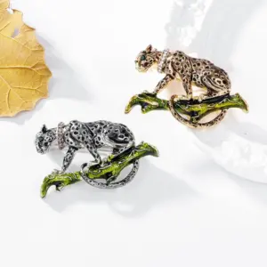 Vintage Leopard Brooch with Green Eyes 9 S3235dcf64bdb4513b5e0f2272b8439a6w