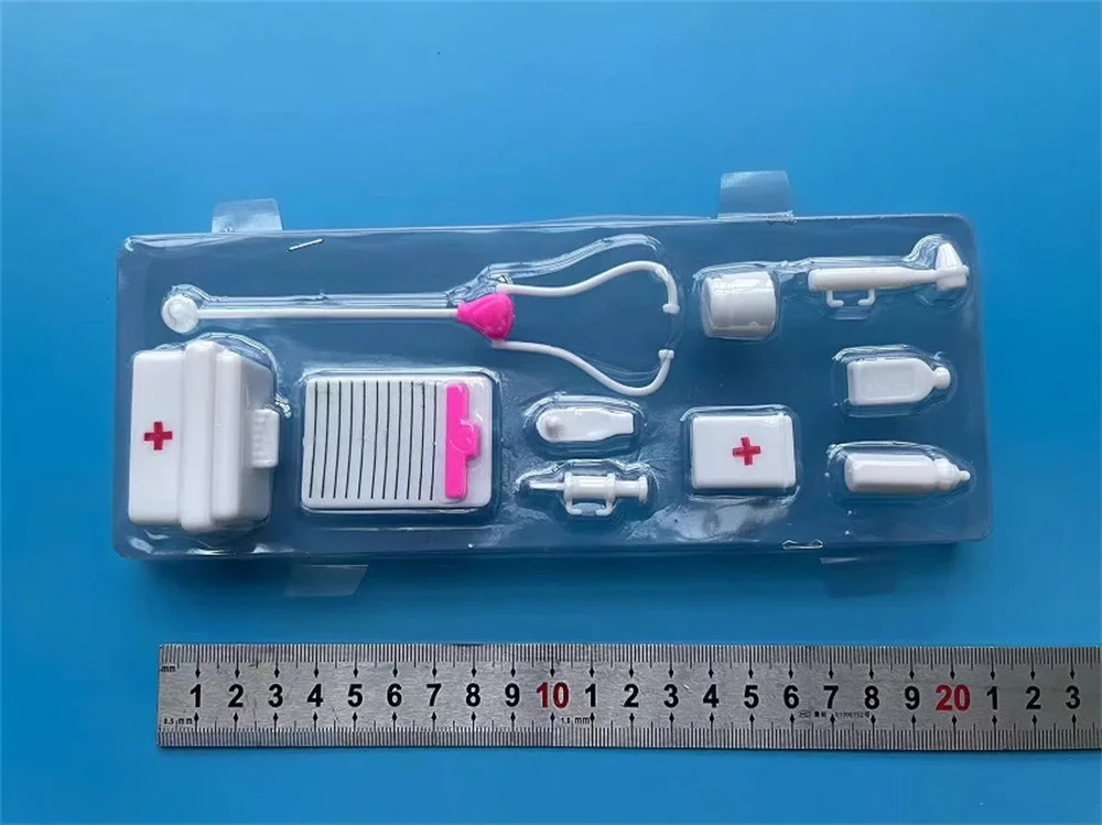 Realistic 1/6 Female Nurse Collectible Figure 4 Realistic 1/6 Female Nurse Collectible Figure - Image 4