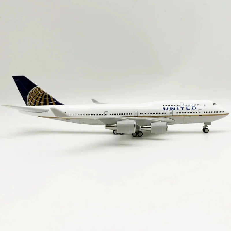 United Airlines Boeing 747 Model 1:250 Scale 4 United Airlines Boeing 747 Model 1:250 Scale - Image 4