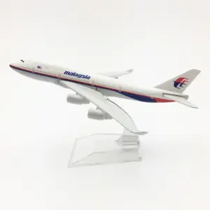 Malaysia Airlines Boeing 747 Miniature Model 1/400 8 S33a7ddc3c41b46cea029289b52aff92bN