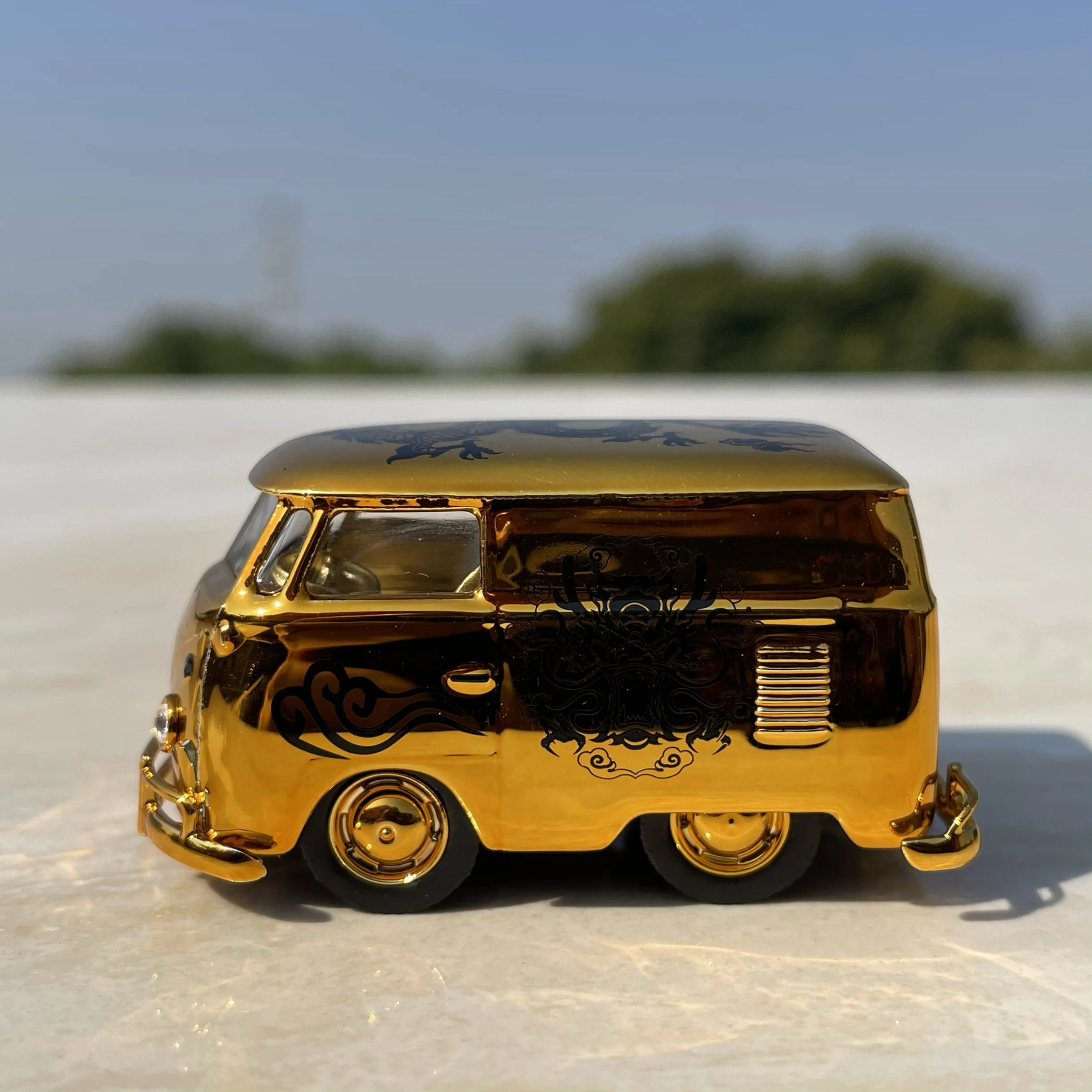 Gold Volkswagen T1 Van Model 1:64 Scale Collection 5 Gold Volkswagen T1 Van Model 1:64 Scale Collection - Image 5