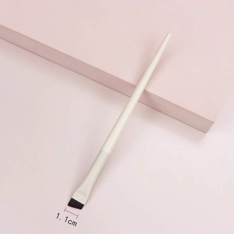 Precision Flat Eyeliner Brush for Detailed Looks 8 Precision Flat Eyeliner Brush for Detailed Looks - Image 8