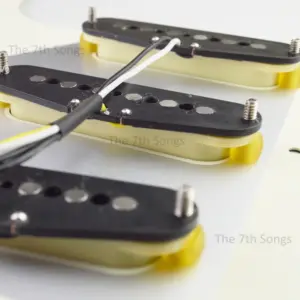 Vintage '69 Strat Pickguard with Three Single-Coil Pickups 13 S345ff2ded61c4113be14d5dfd943aaf9r