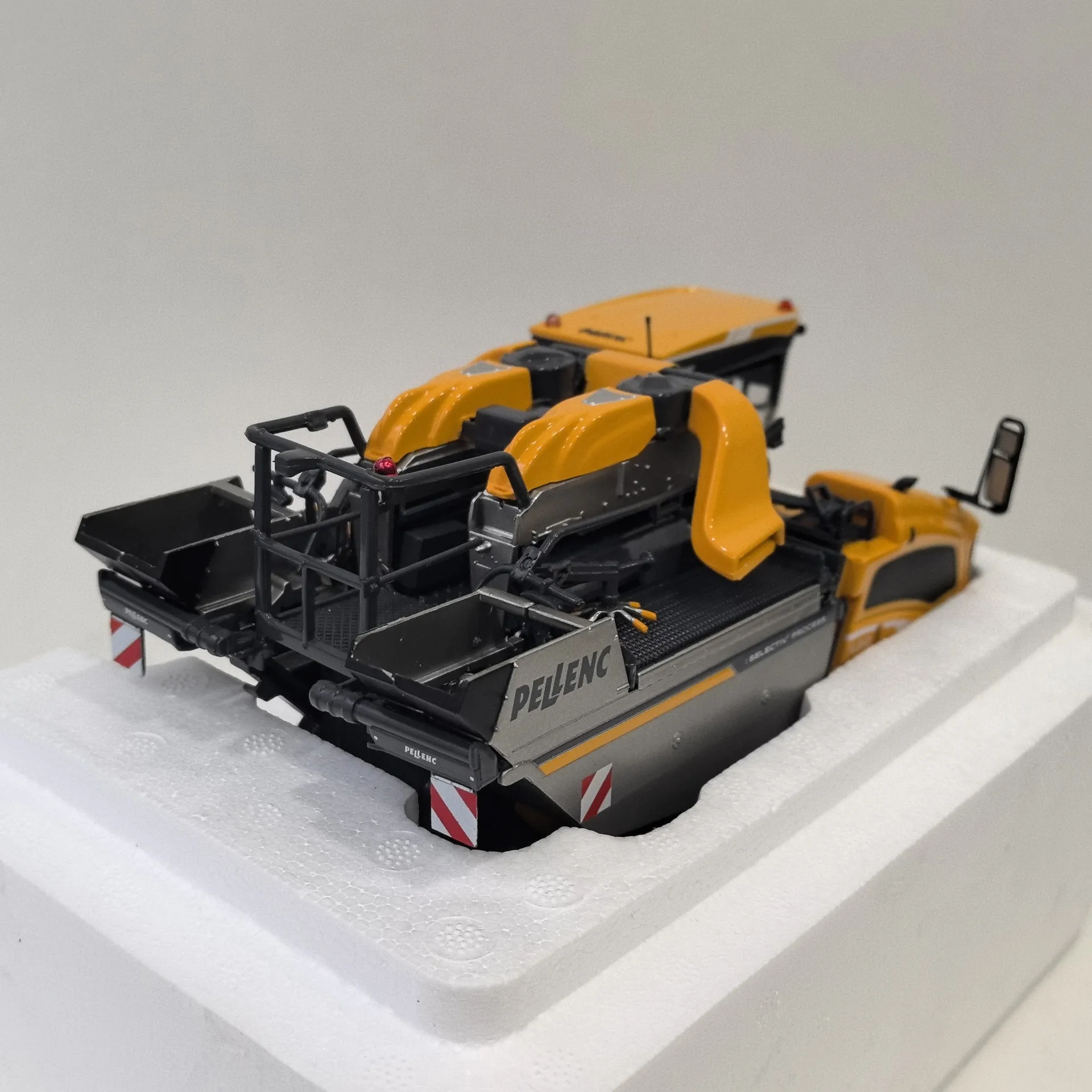 PELLENC OPTIMUM XL60 1/32 Diecast Model 6 PELLENC OPTIMUM XL60 1/32 Diecast Model - Image 6