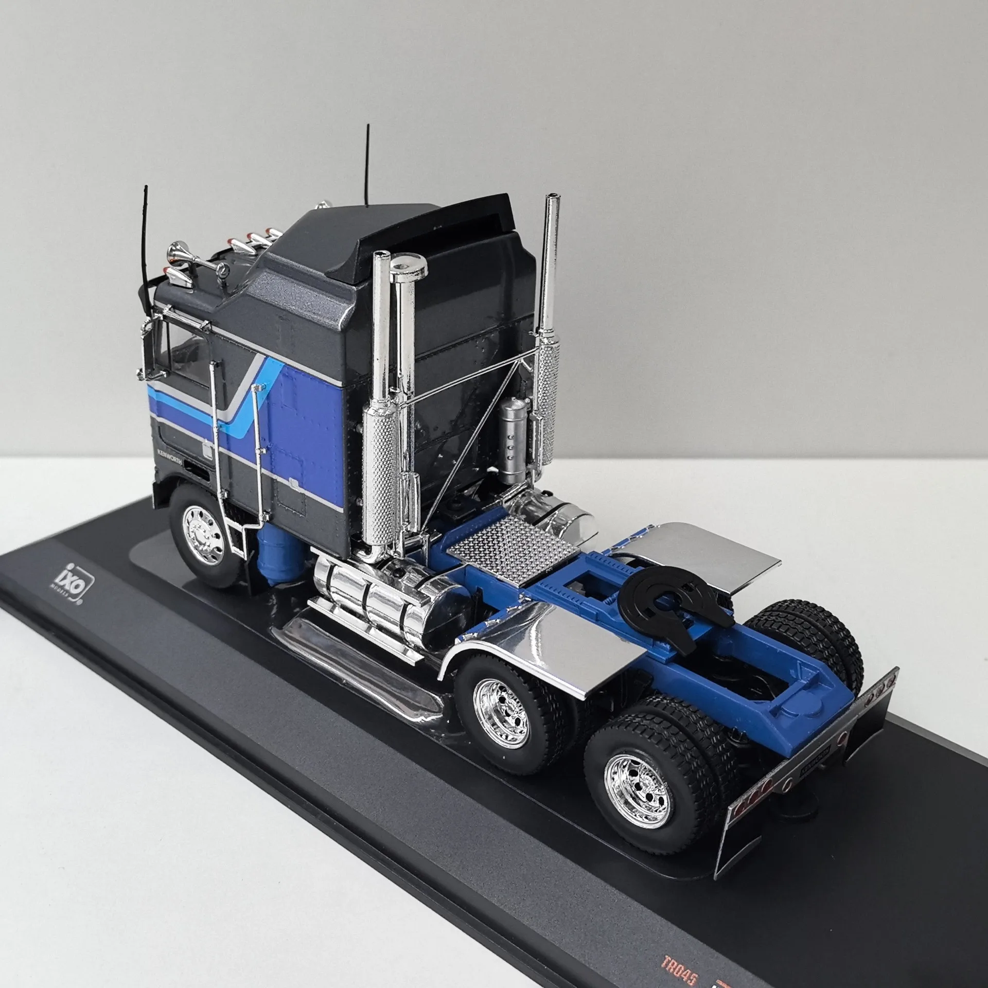 Vintage 1976 Kenworth K100 Aerodyne Model 5 Vintage 1976 Kenworth K100 Aerodyne Model - Image 5