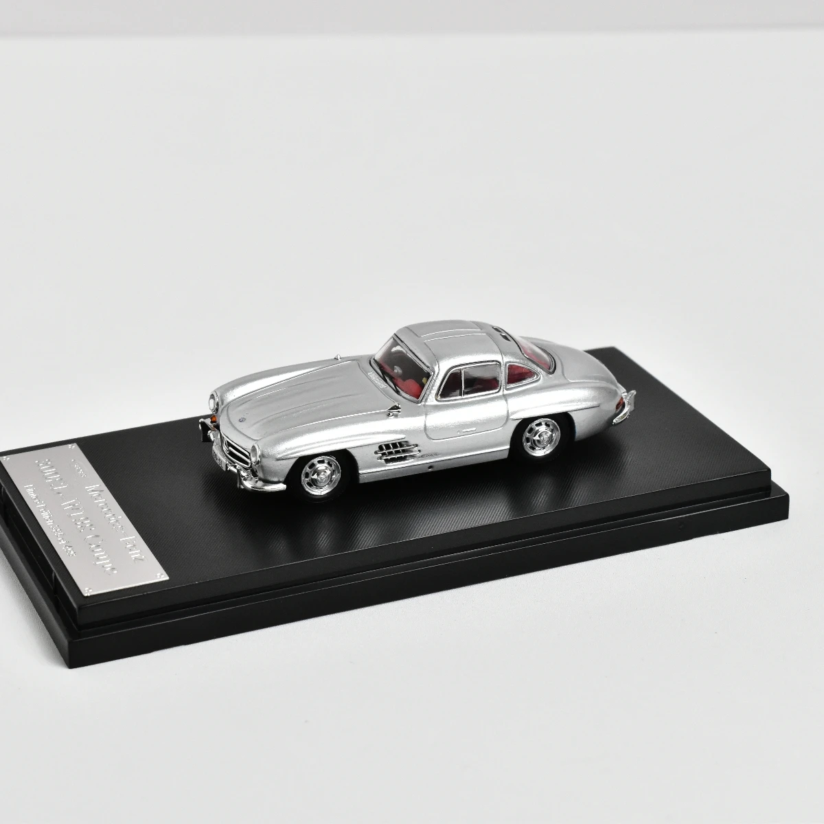 Mercedes-Benz 300SL Diecast Model, 1:64 Scale 3 Mercedes-Benz 300SL Diecast Model, 1:64 Scale - Image 3