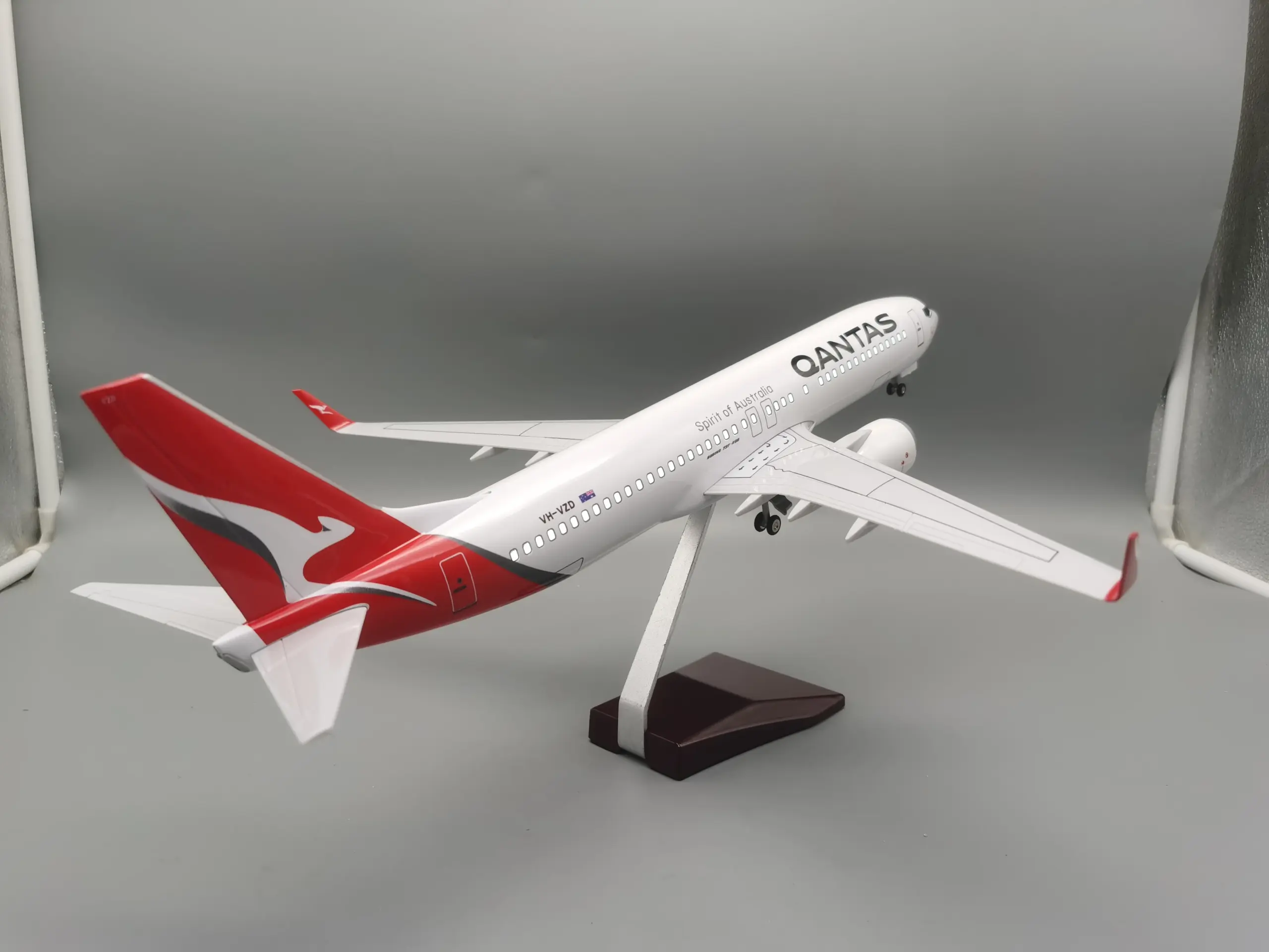1/85 Scale Boeing 737 Model for Collectors 5 1/85 Scale Boeing 737 Model for Collectors - Image 5
