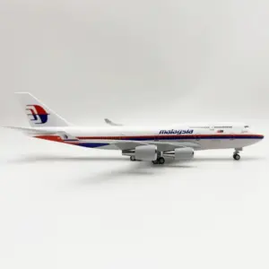 Malaysia Airlines B747 Scale Model 30cm 7 S35c8e45ae81d4b9c8d5f0ff7d5be0250T