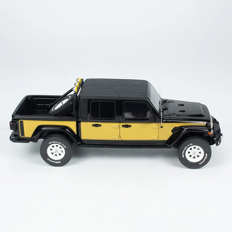 1:18 Scale Jeep Gladiator Resin Diecast Model 4 1:18 Scale Jeep Gladiator Resin Diecast Model - Image 4