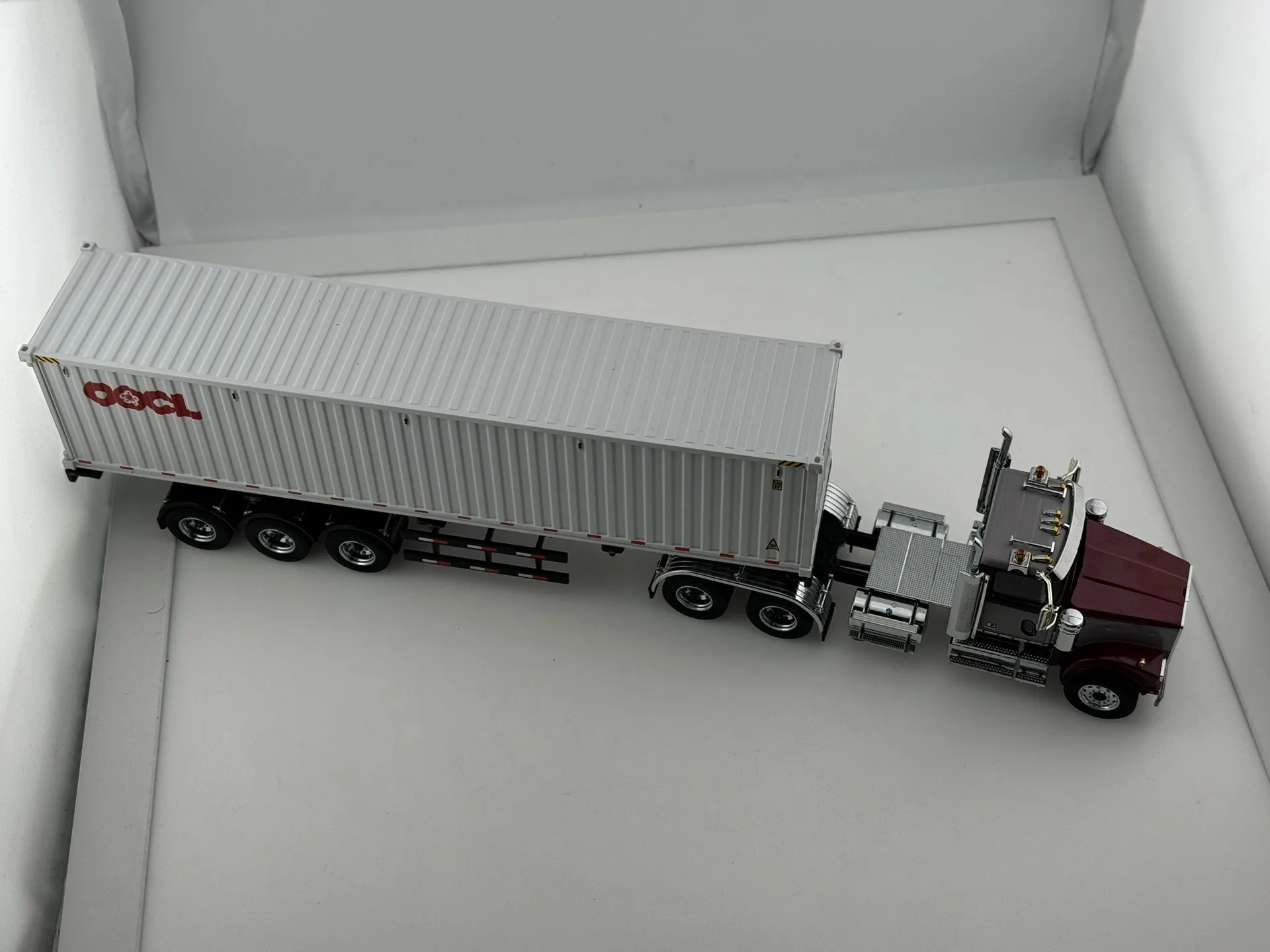 Diecast OOCL 40-Foot Cargo Container Model 5 Diecast OOCL 40-Foot Cargo Container Model - Image 5