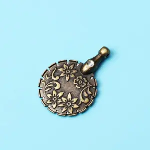 Vintage Stainless Steel Thread Cutter with Floral Engraving 12 S37d47a9ef34a4e5bbb2b4f34cded2e66x