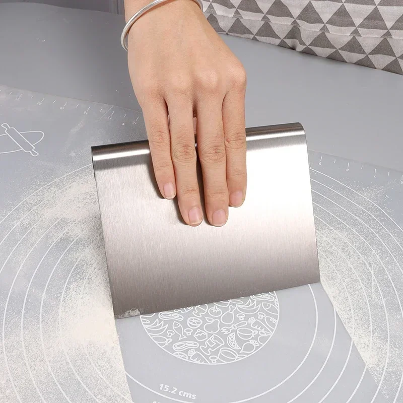 Stainless Steel Pastry Scraper and Pizza Cutter Set 4 Stainless Steel Pastry Scraper and Pizza Cutter Set - Image 4