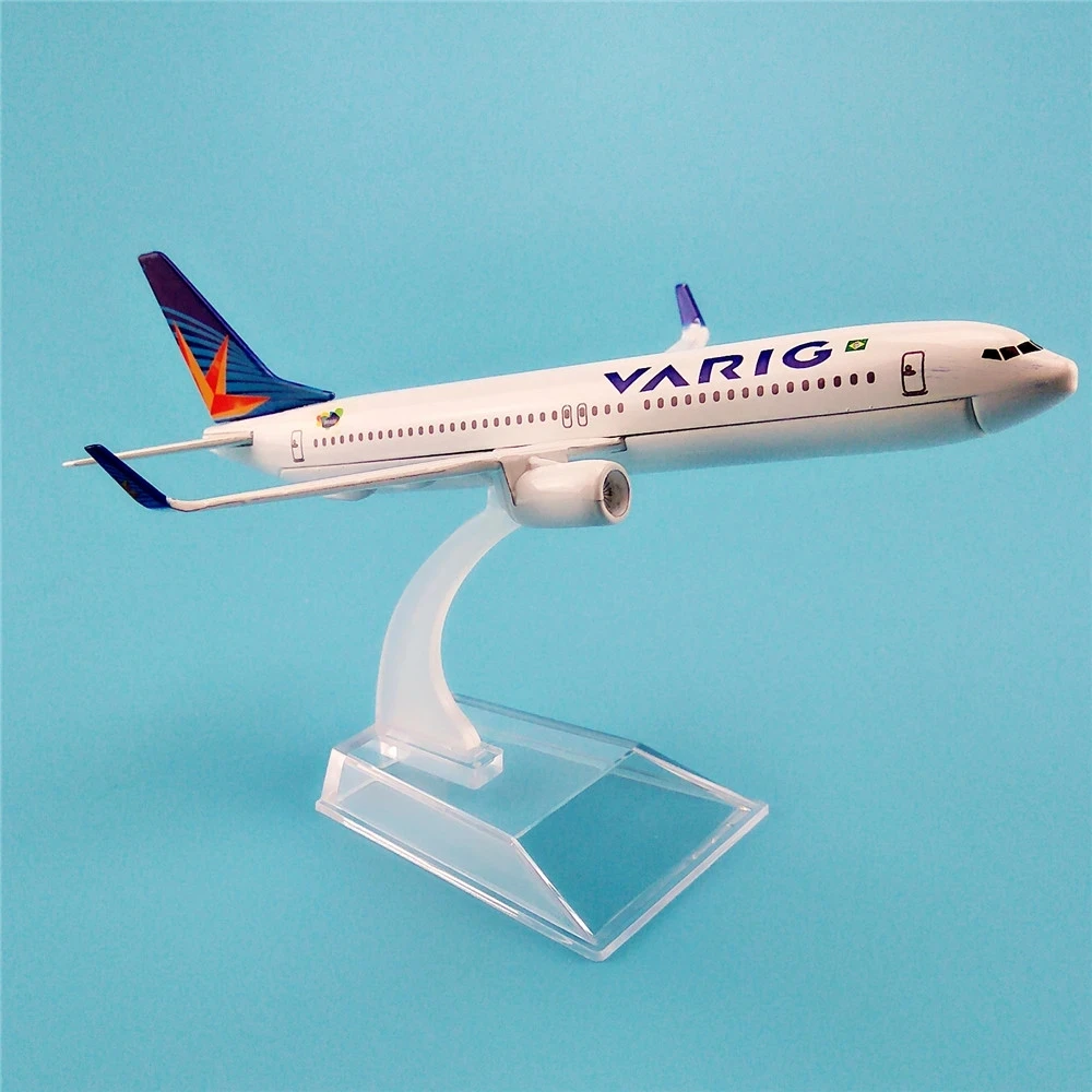 Varig Airlines Boeing 737 Model 1/400 Scale 2 Varig Airlines Boeing 737 Model 1/400 Scale - Image 2