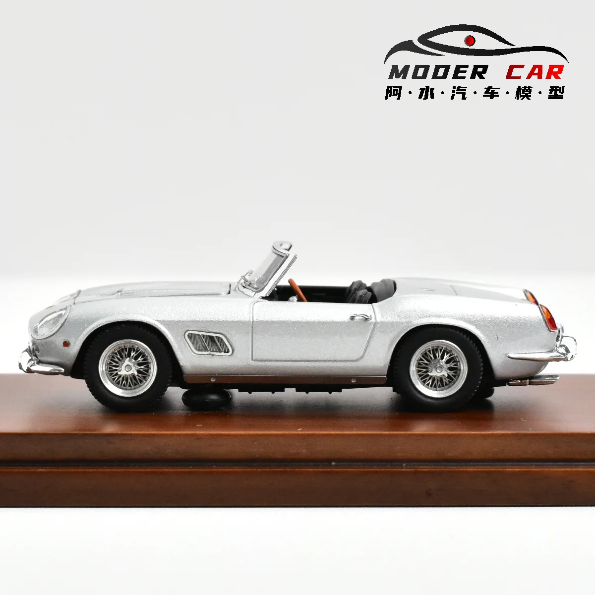 Silver Ferrari 250 GT California Model 1:64 4 Silver Ferrari 250 GT California Model 1:64 - Image 4