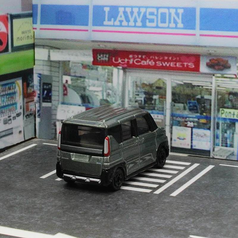 Miniature Mitsubishi Delica Takara Tomy 7cm Green 3 Miniature Mitsubishi Delica Takara Tomy 7cm Green - Image 3